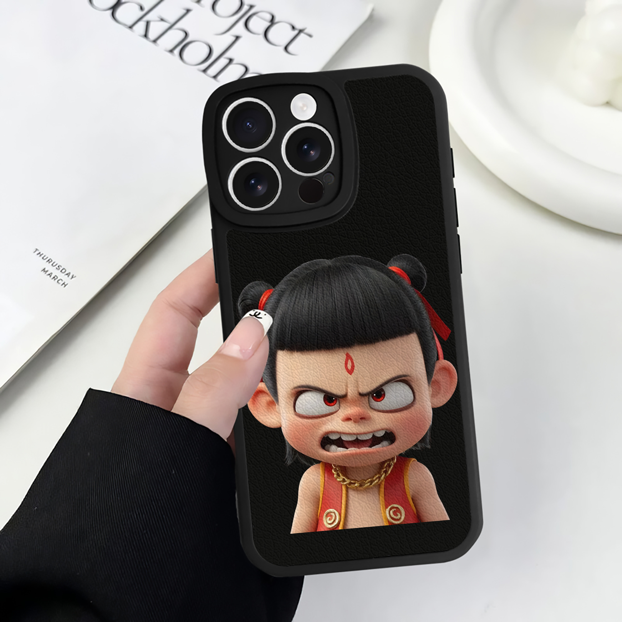 （画像用） Ne Zha 2 ナタ 魔童の大暴れ 【iPhone 16シリーズ対応】シリコンスマホケース（レザー調） 材質：シリコン